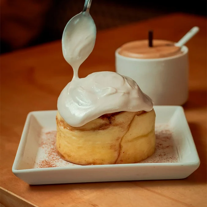 Cinnamon roll con frosting